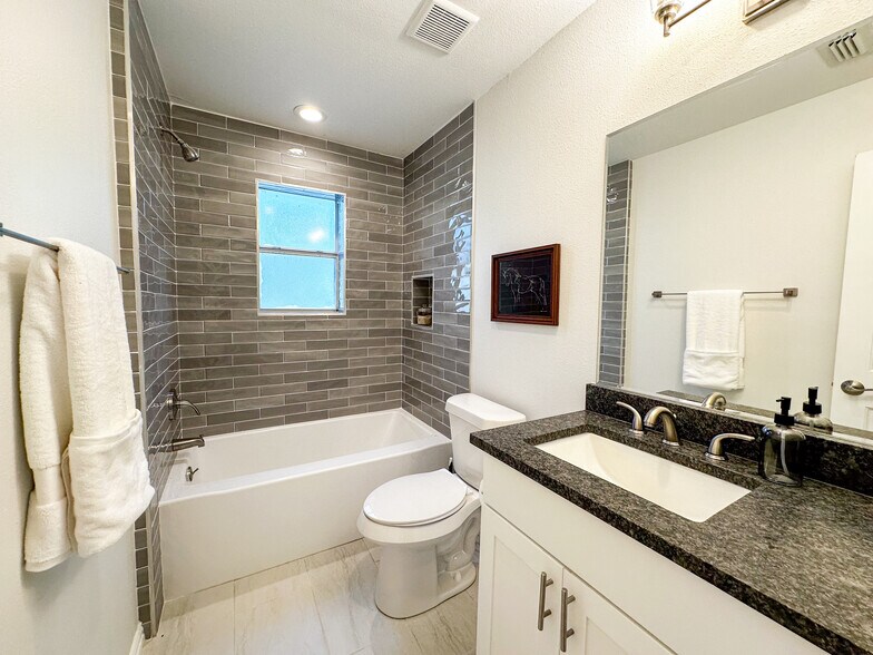 More Photos Of 3952 Tin Top Rd, Weatherford Flex For Sale