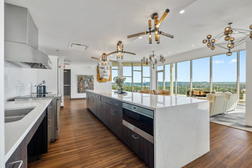 More Photos Of 4229 N FM 620 Hwy, Austin Showroom For Sale