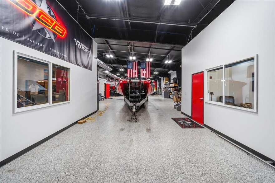 More Photos Of 1857 Commander Dr, Lake Havasu City Warehouse For Lease
