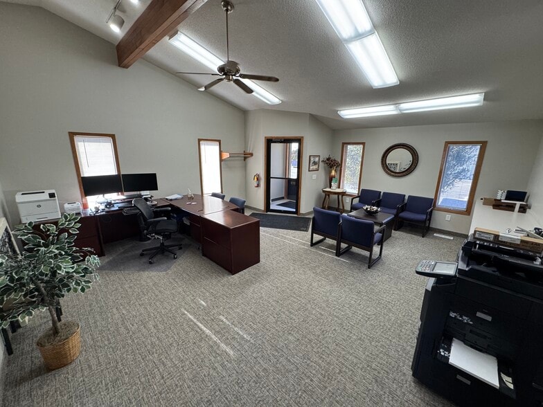 More Photos Of 5437 212th St W, Farmington Office For Lease