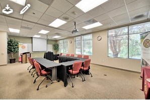 More Photos Of 11840 Pierce St, Riverside Office For Lease