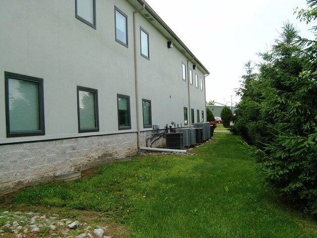 More Photos Of 130 E Burr Blvd, Kearneysville Office For Lease