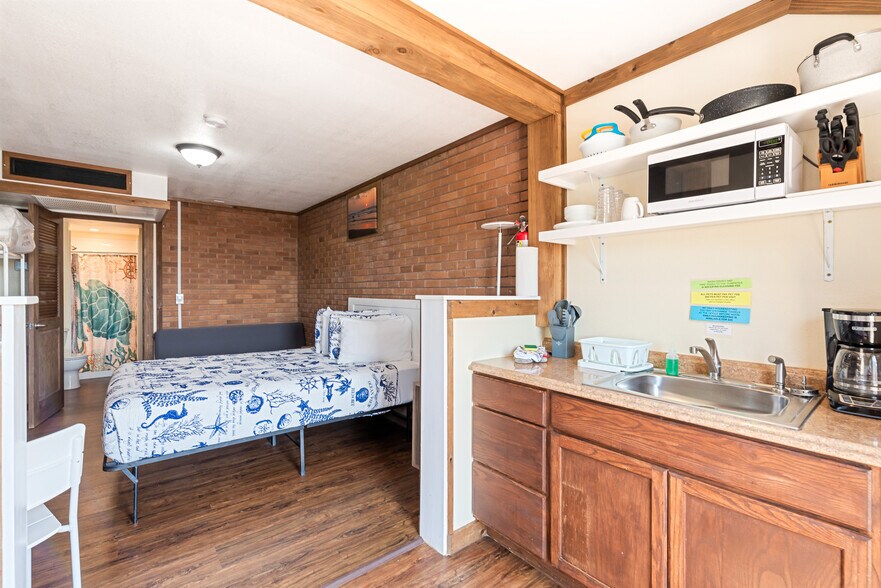 More Photos Of 630 Banyan Beach Dr, Port Aransas Hotel For Sale