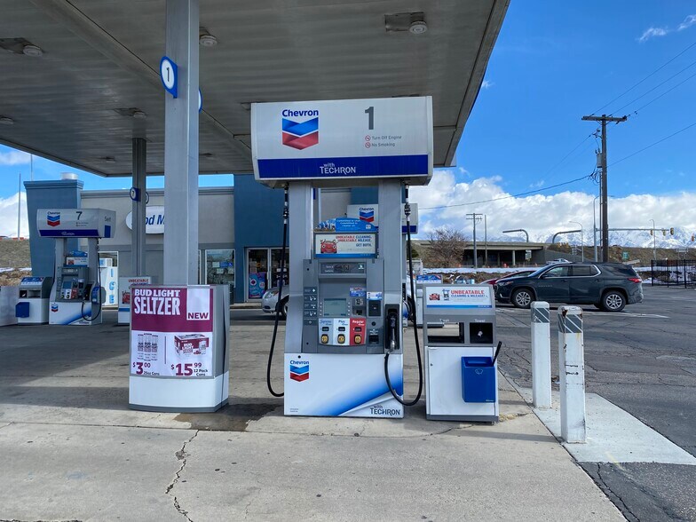 More Photos Of 680 N Main St, Clearfield Service Station For Sale