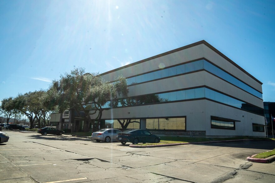 More Photos Of 12000 Westheimer Rd, Houston Office For Lease