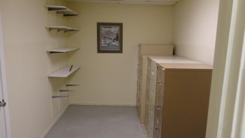 More Photos Of 8935 Baker St, Santa Fe Self Storage For Sale