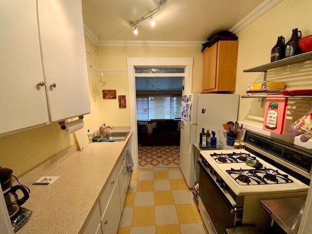 More Photos Of 1906 NW 25th Ave, Portland Apartments For Lease