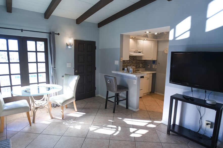 More Photos Of 2300 N Palm Canyon Dr, Palm Springs Hotel For Sale