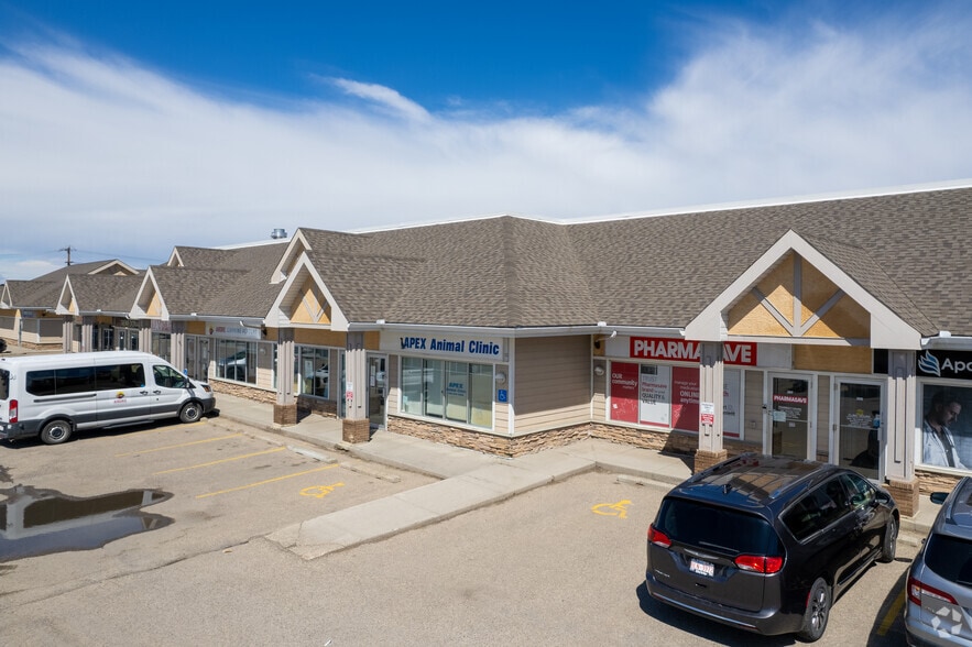 More Photos Of 800 Veterans Blvd, Airdrie Storefront For Sale