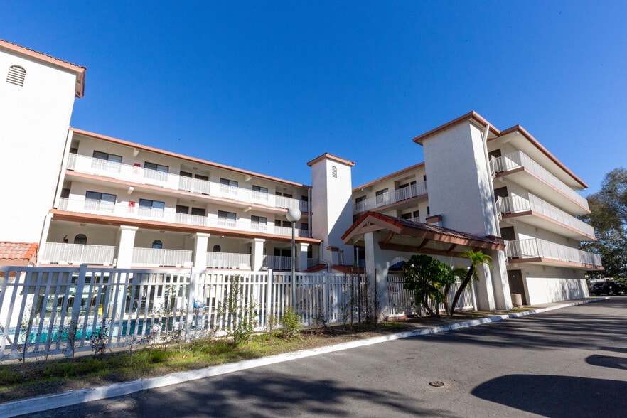 More Photos Of 7121 Beach Blvd, Buena Park Hotel For Sale