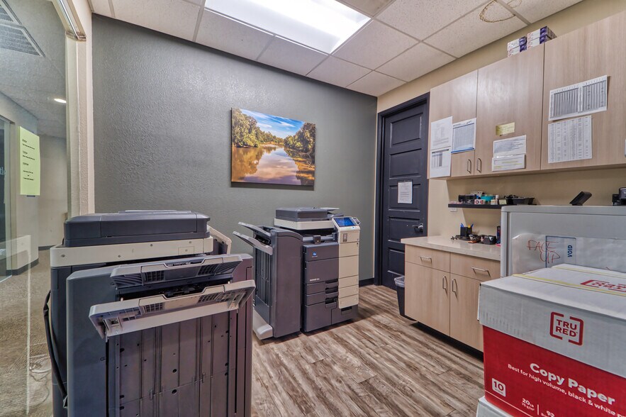 More Photos Of 471 Century Park Dr, Yuba City Office For Sale
