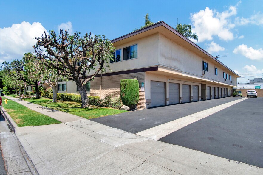 More Photos Of 415 E 2nd St, Tustin Apartments For Sale