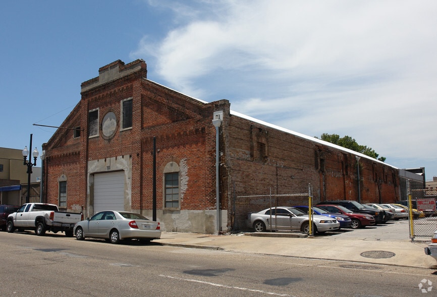 Primary Photo Of 851 Magazine St, New Orleans Flex For Sale
