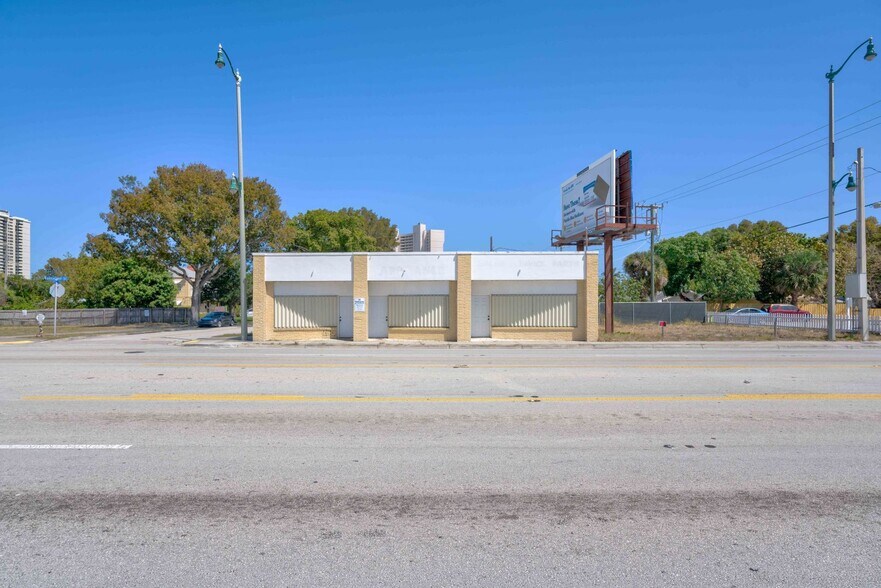 More Photos Of 5112 Broadway Ave, West Palm Beach Freestanding For Lease