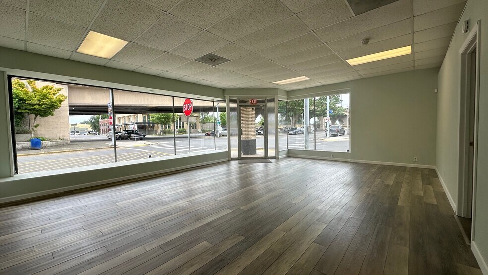 More Photos Of 201 Allen St, Kelso Storefront Retail Office For Lease