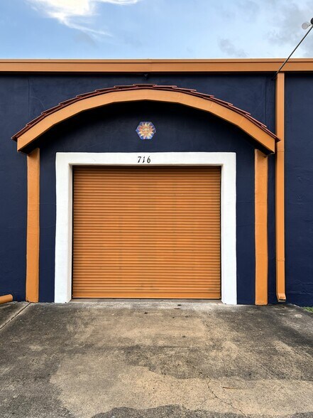 More Photos Of 716 Telephone Rd, Houston Warehouse For Lease