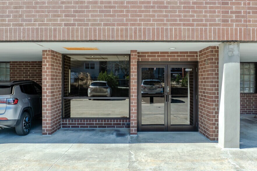 More Photos Of 427 Bedford Rd, Pleasantville Office Residential For Lease