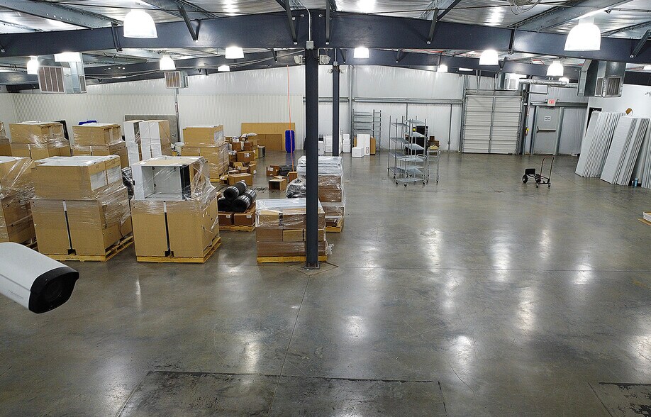 More Photos Of 4285 Hwy 31 W, Tyler Showroom For Lease