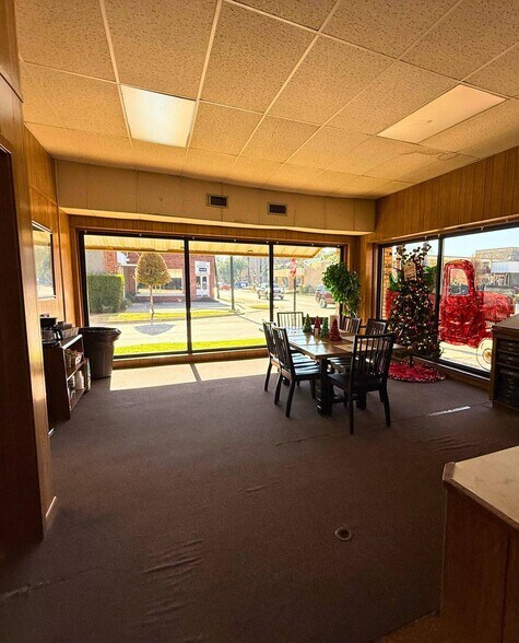 More Photos Of 137 San Augustine St, Center Industrial For Sale