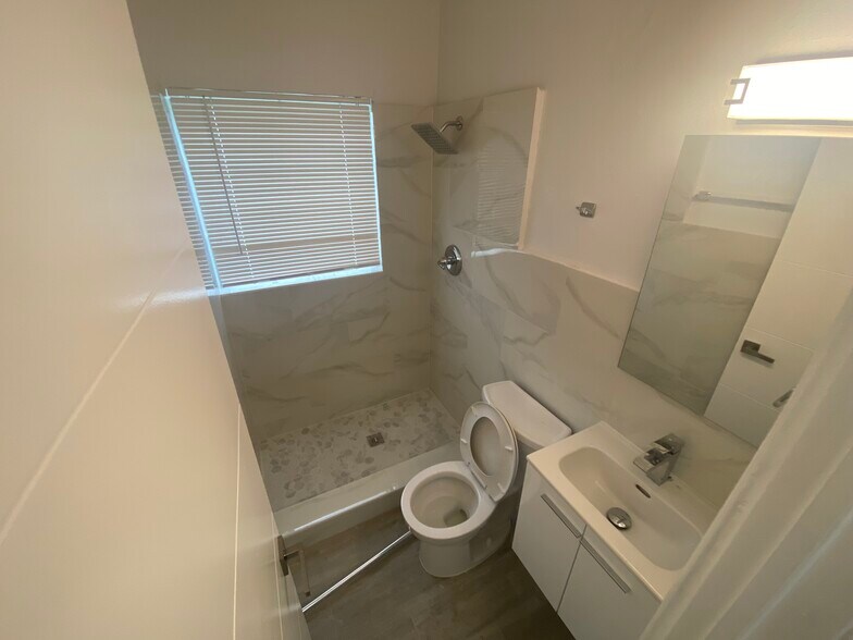 More Photos Of 1723 Liberty St, Hollywood Apartments For Sale