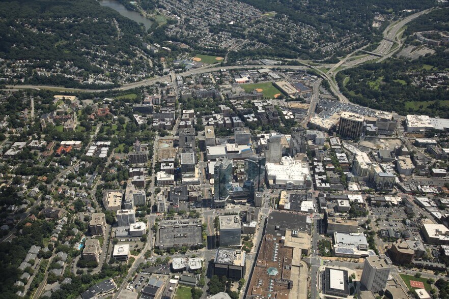 More Photos Of 275 Main St, White Plains General Retail For Lease