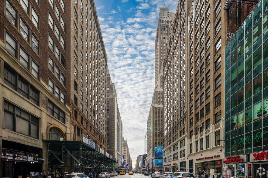 More Photos Of 450 7th Ave, New York Office For Lease