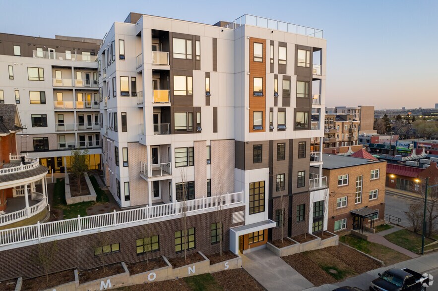 More Photos Of 1420 19 Av SW, Calgary Apartments For Lease