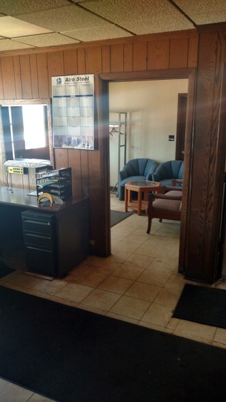 More Photos Of 2715 N 15th St, Sheboygan Showroom For Sale