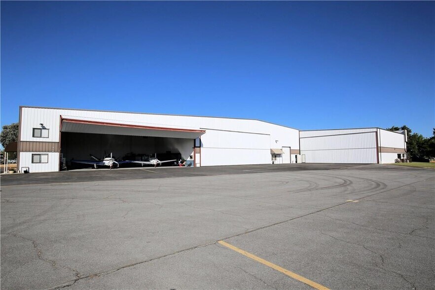 More Photos Of 3150 Propeller Dr, Paso Robles Airplane Hangar For Sale