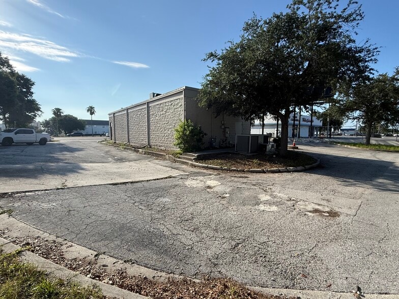 More Photos Of 209 S Cocoa Blvd, Cocoa Fast Food For Lease