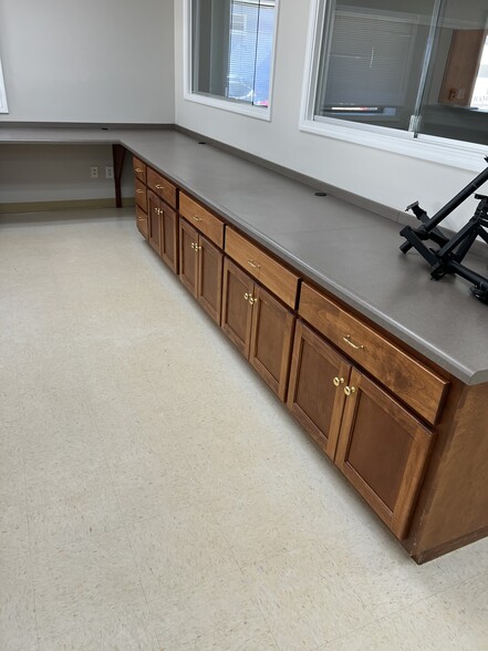 More Photos Of 651 W Broad St, Athens Office For Lease