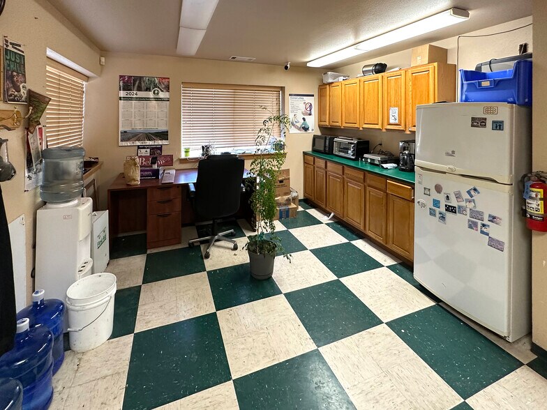 More Photos Of 126 Dinsmore Dr, Fortuna Freestanding For Lease