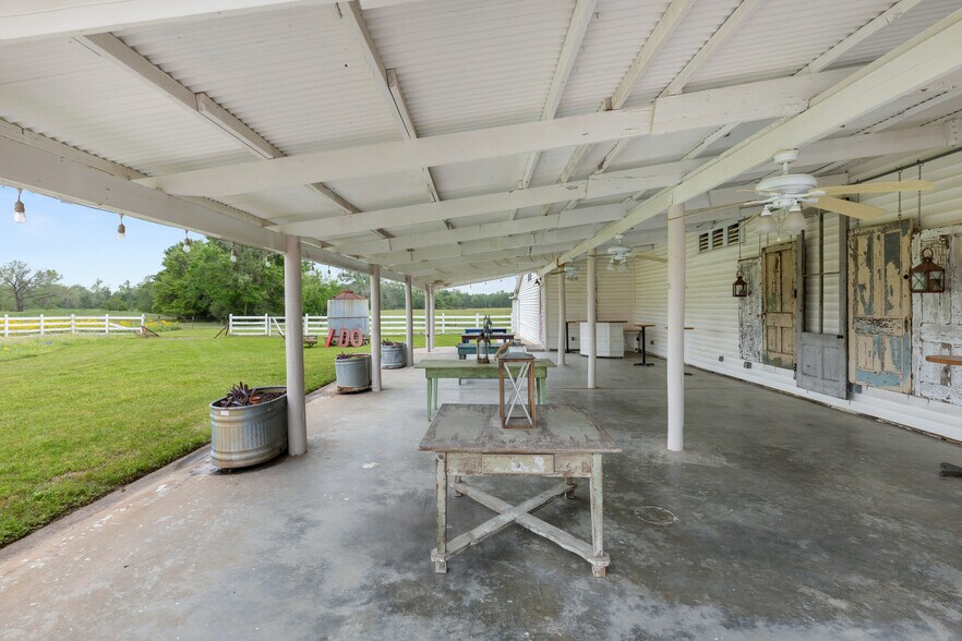 More Photos Of 53447 Highway 290, Hempstead Specialty For Sale