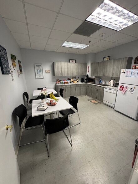 More Photos Of 301 E Yamato Rd, Boca Raton Office For Lease