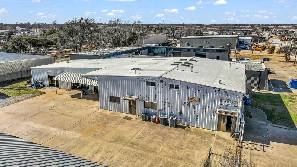 More Photos Of 5308 Sun Valley dr, Fort Worth Flex For Sale