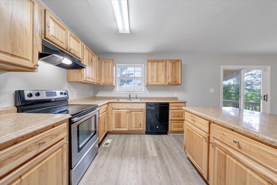 More Photos Of 1702 Elbert Dr, Roanoke Apartments For Sale