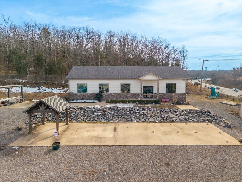 More Photos Of 1915 Walkers Trl, Conway General Retail For Sale