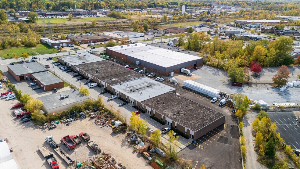 More Photos Of 7471 Tyler Blvd, Mentor Showroom For Lease