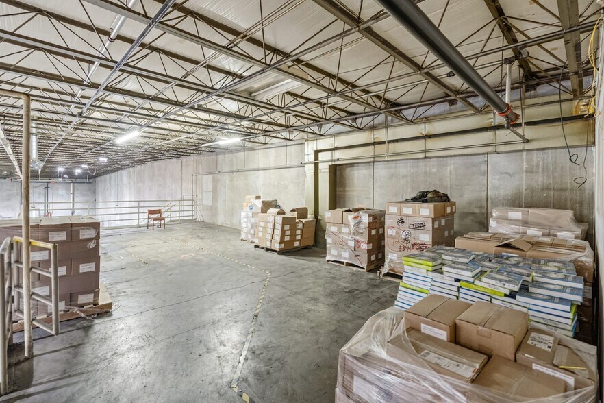 More Photos Of 701 Technology Pl, Waverly Manufacturing For Lease