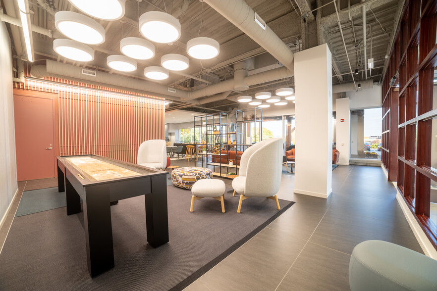 More Photos Of 2441 Warrenville Rd, Lisle Office For Lease