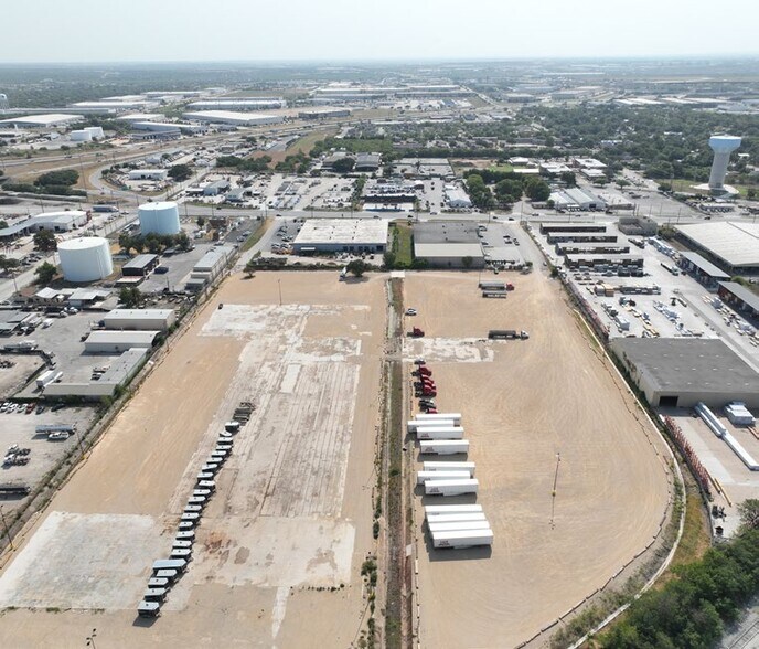 More Photos Of 647 N WW White Rd, San Antonio Land For Lease