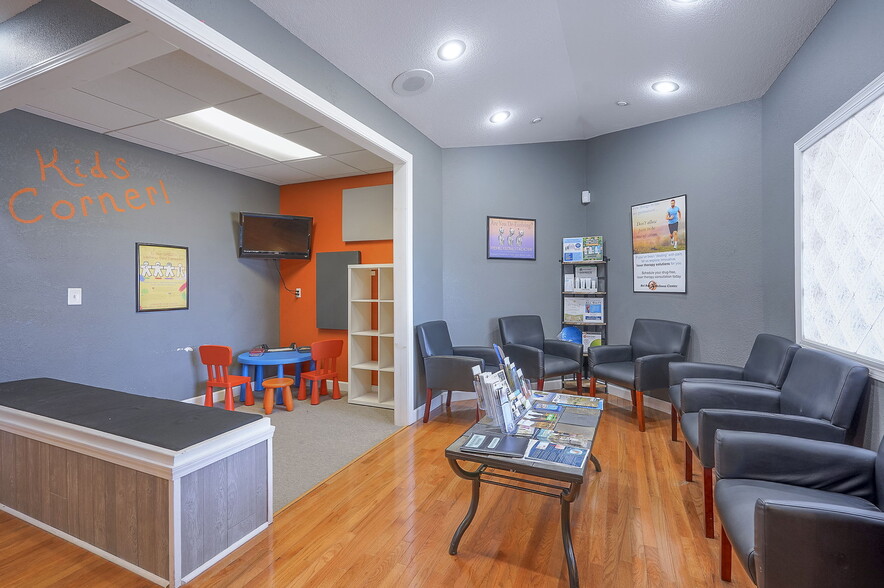 More Photos Of 425 W Pine St, Raymore Medical For Sale