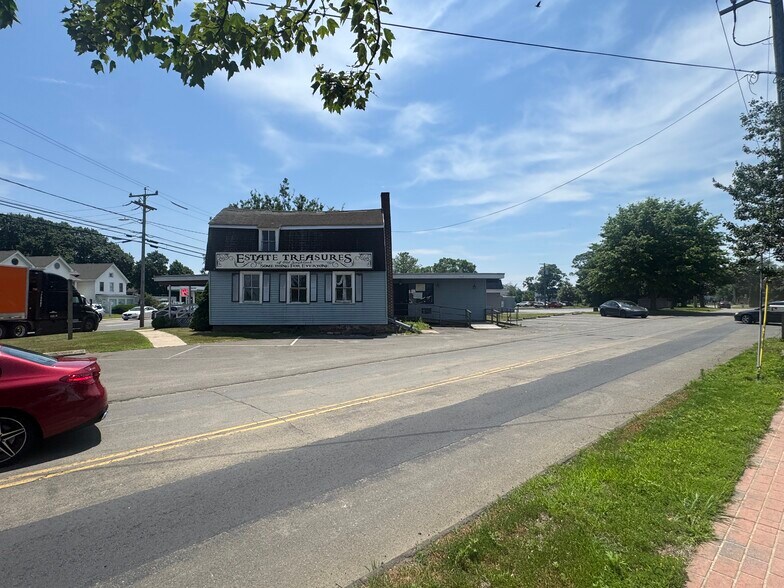 More Photos Of 523 Boston Post Rd, Old Saybrook Freestanding For Sale