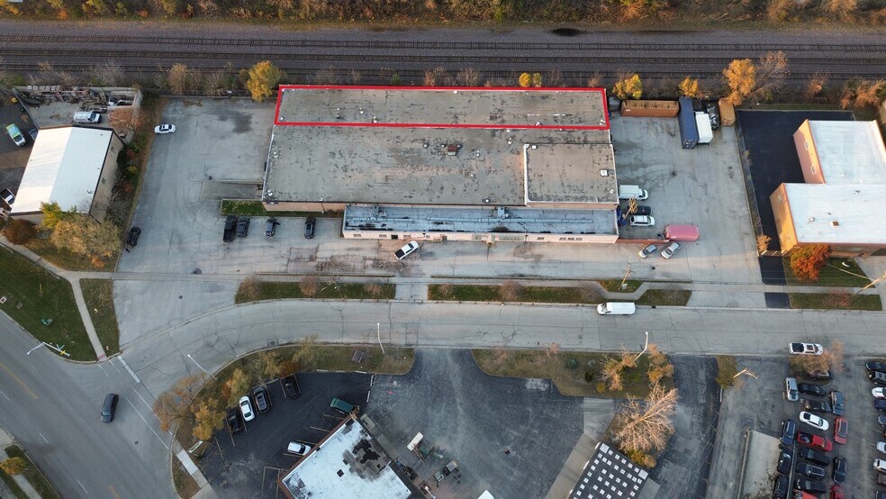 More Photos Of 600-612 E Western Ave, Lombard Manufacturing For Lease