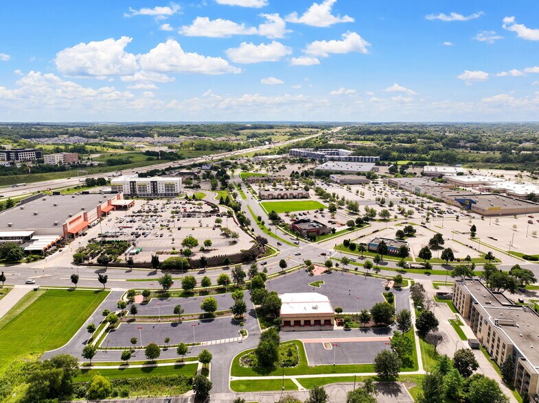 More Photos Of 2501 East Springs Dr, Madison Auto Dealership For Lease