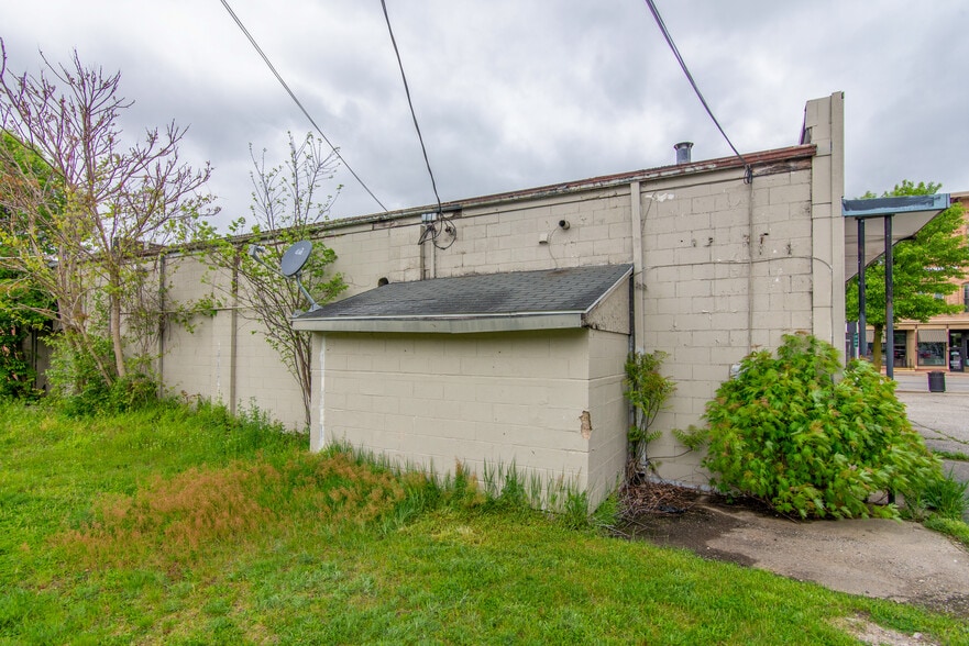 More Photos Of 264 E Chicago St, Jonesville Service Station For Sale