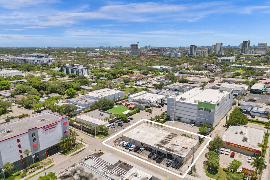 More Photos Of 828 NW 1st St, Fort Lauderdale Service For Sale