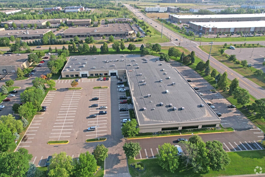 More Photos Of 9201 W Broadway Ave N, Brooklyn Park Light Distribution For Lease