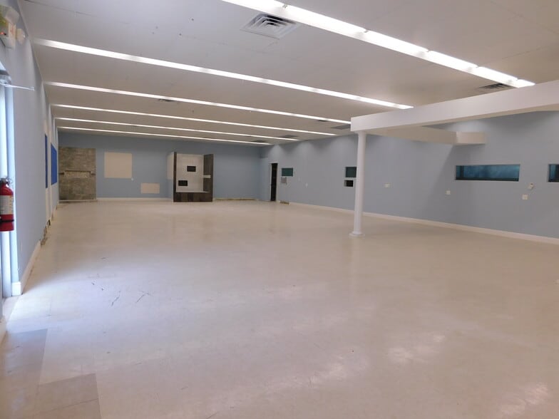 More Photos Of 5070 Industry Dr, Melbourne Manufacturing For Lease