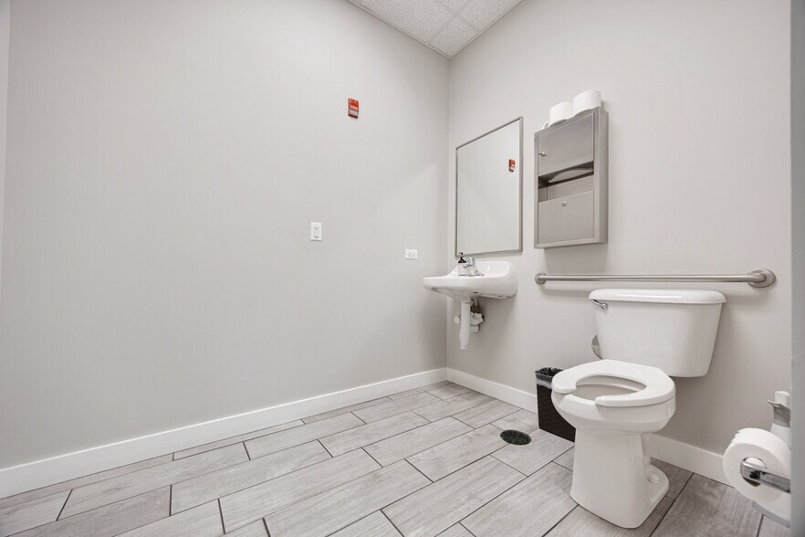 More Photos Of 1256 Waterford Dr, Aurora Medical For Sale